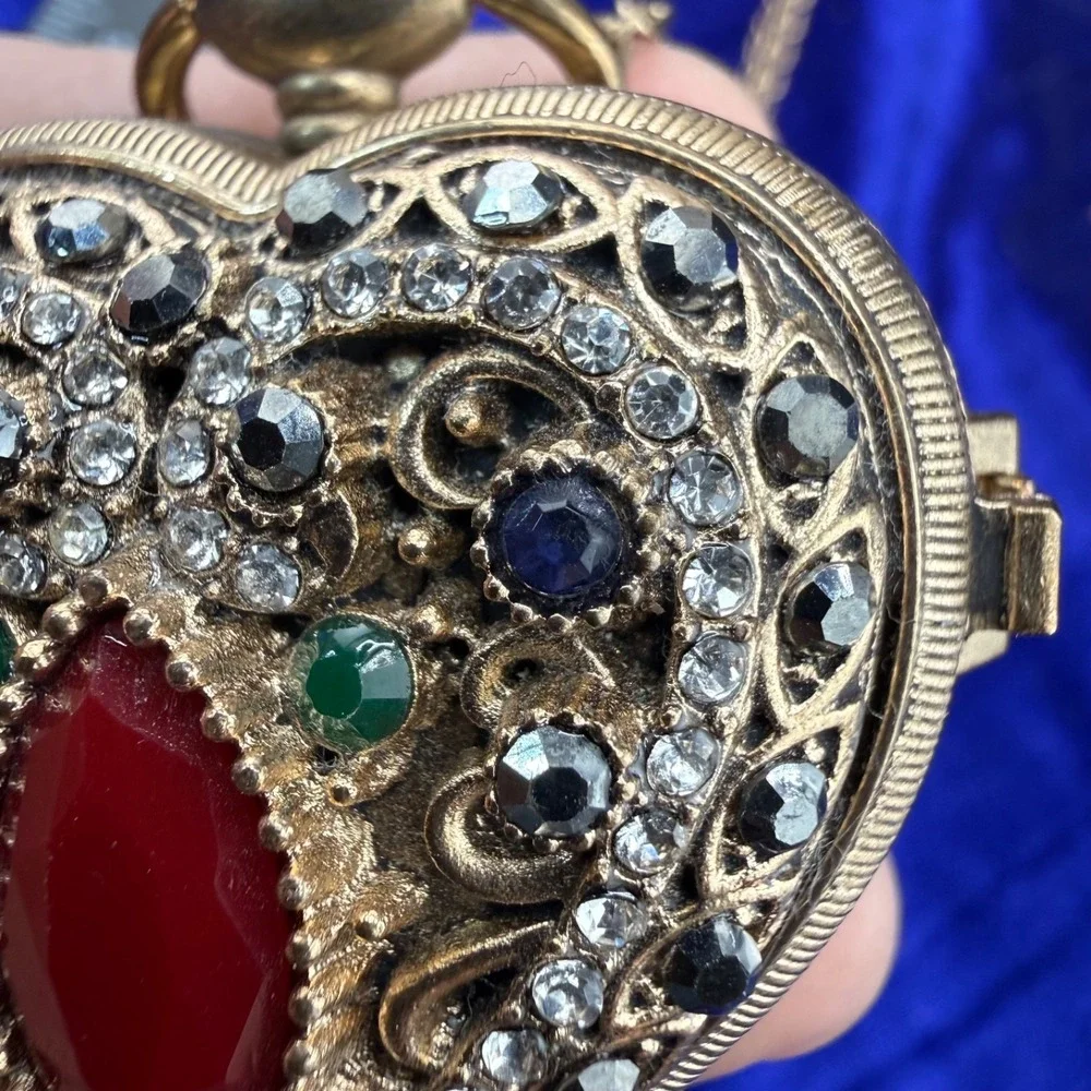 Vintage Sarah Coventry Pocket Watch Pendant Heart Gold Tone Rhinestone‎ 32